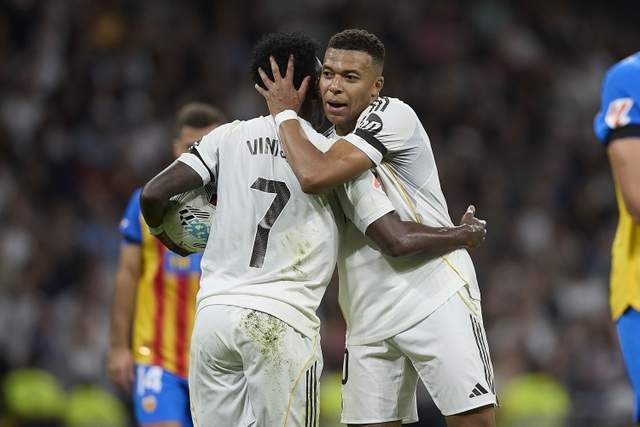 皇马更衣室凸显内讧苗头，巴西球星或步C罗后尘，姆巴佩笑了