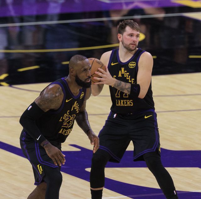 四旬老汉已经化身定点投手，东契奇能带詹姆斯拿个冠军吗？