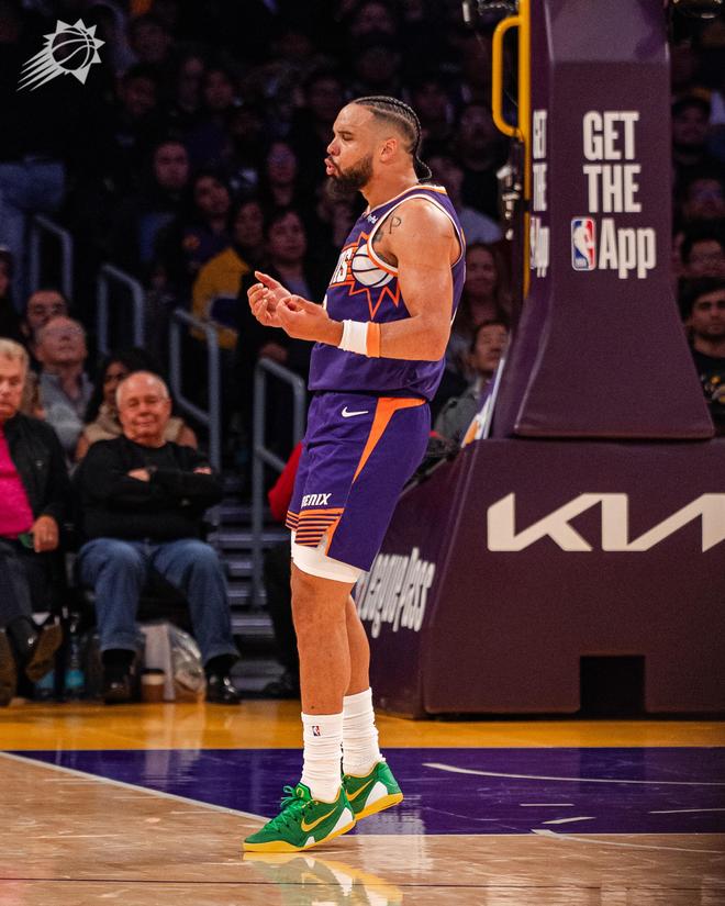 狄龙33分太阳终结湖人7连胜 布克伤退东