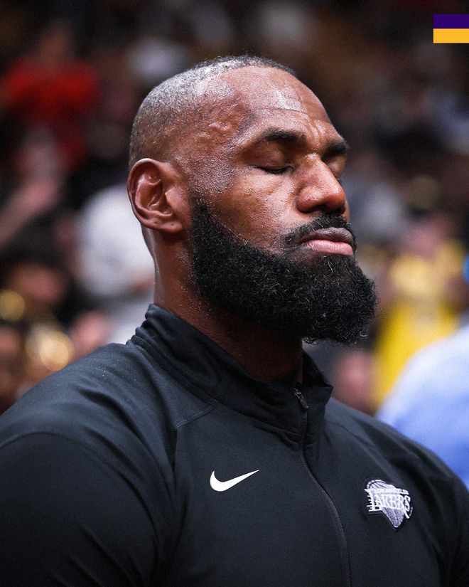 里夫斯44+11狂飙，八村塁压哨三分绝杀