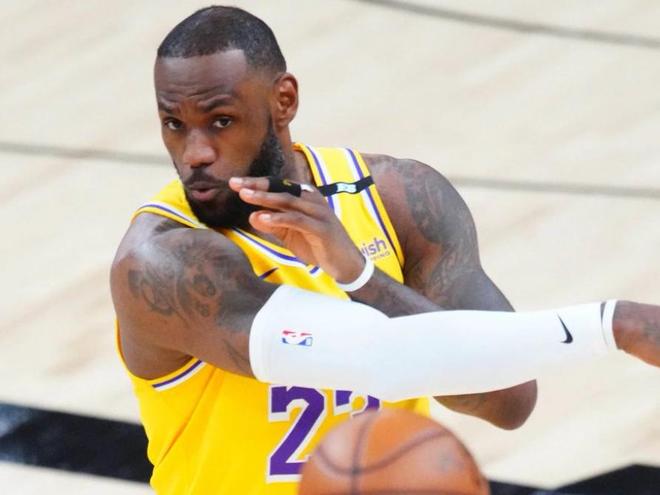 詹姆斯出战成疑：湖人客挑战凯尔特人前迎伤