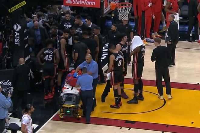 约维奇开场12秒受伤退赛 热火主场一幕令人揪心