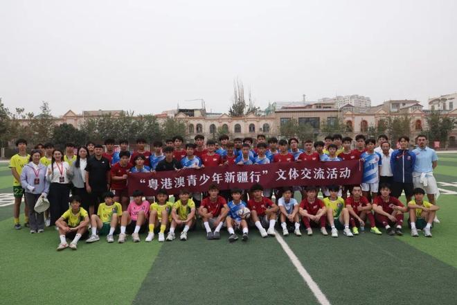 山海绿茵情：喀什青少年足球结缘全国伙伴