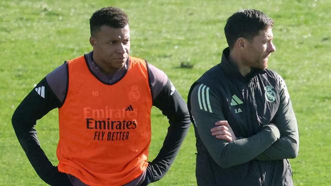 姆巴佩左膝伤缺席德比 皇马备战