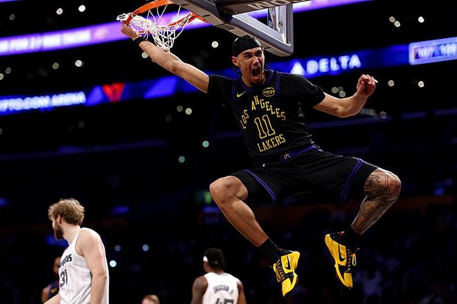 湖人击退鹈鹕取三连胜 海斯面对旧主表现平