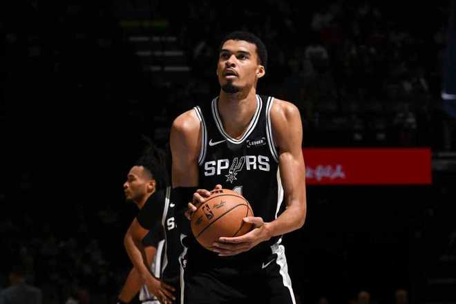 马刺末节被逆转憾负灰熊 文班亚马复出无力