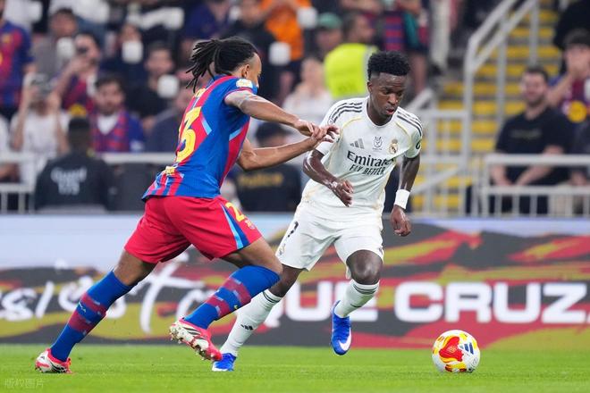 巴萨3-2绝杀皇马 再次捧起西