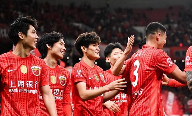 格劳与坎波斯现身海港对阵国安现场：两名亚冠新援融入顺利,防线补强值得期待